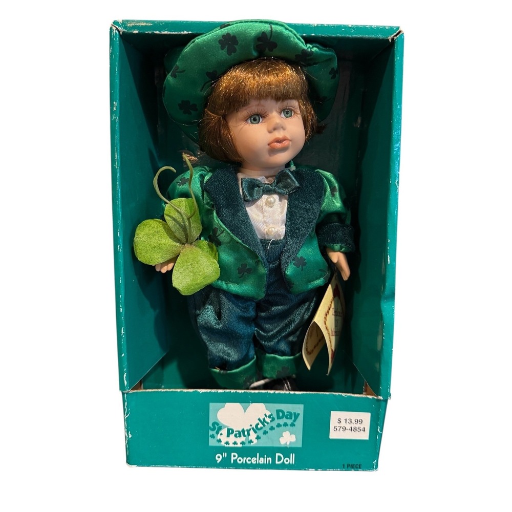 St Patricks Day 9 Inch Porcelain Doll Jo-Ann Stores 2002 Green‎ Velvet Suit Hat